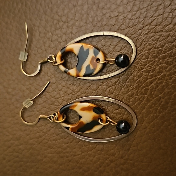 3/$30 Vintage 1990s Oval Animal Print Dangle Hook Earrings - Picture 2 of 4